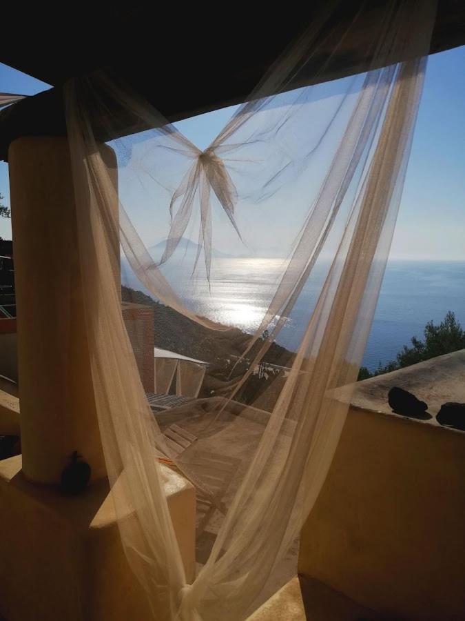 Bed and Breakfast Alicudi Giardino Dei Carrubi- Al Gradino 365 Exterior foto