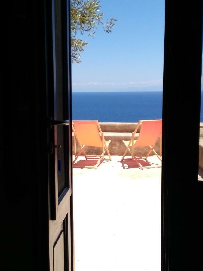 Bed and Breakfast Alicudi Giardino Dei Carrubi- Al Gradino 365 Exterior foto