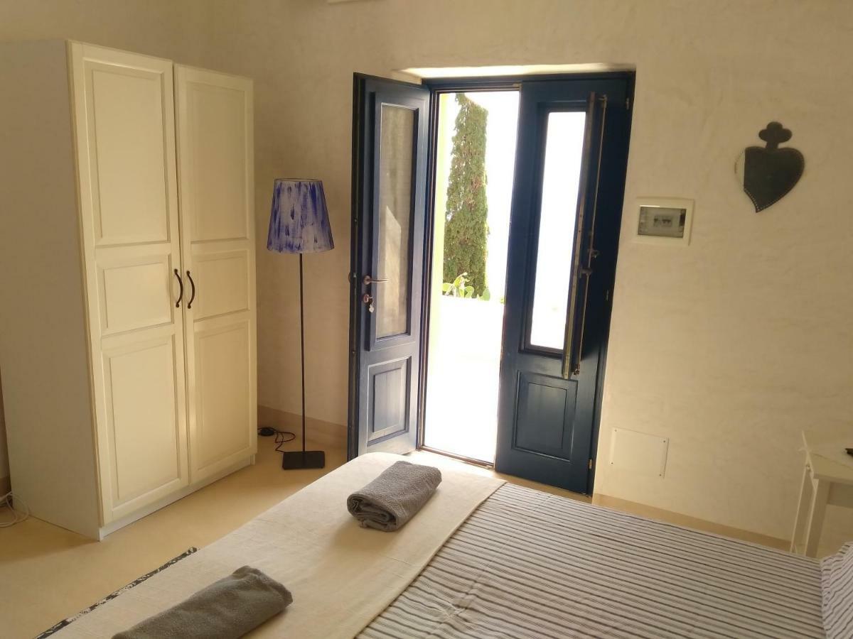 Bed and Breakfast Alicudi Giardino Dei Carrubi- Al Gradino 365 Exterior foto