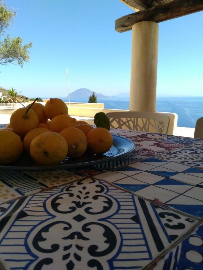 Bed and Breakfast Alicudi Giardino Dei Carrubi- Al Gradino 365 Exterior foto