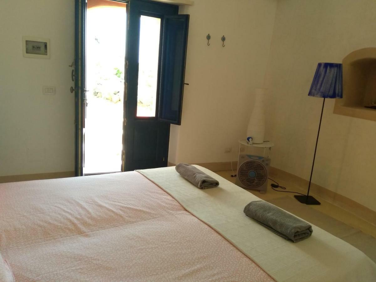 Bed and Breakfast Alicudi Giardino Dei Carrubi- Al Gradino 365 Exterior foto