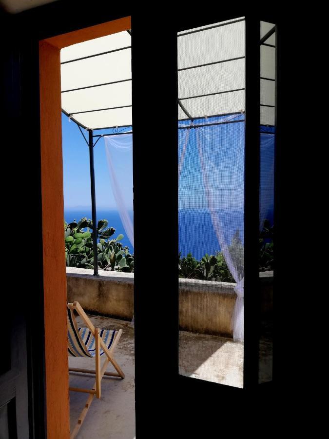 Bed and Breakfast Alicudi Giardino Dei Carrubi- Al Gradino 365 Exterior foto